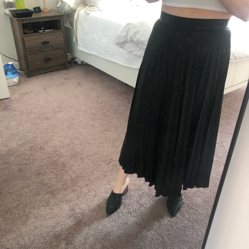 Zara Fake Leather (super light and airy) pleated leather skirt - Medium